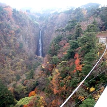 九重“夢”大吊橋から見る震動の滝