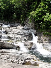 芦別川の名所、三段の滝