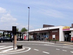 富良野駅。観光案内所などがある