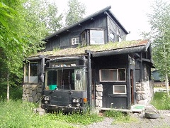 廃材で造られた家