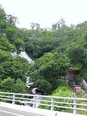 オシンコシンの滝。崖崩れで立ち入り禁止だった