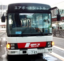 新千歳空港とレンタカー営業所は大型バスでピストン輸送
