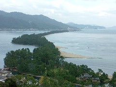 南から見る天橋立。飛龍観と呼ばれる