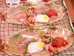 一皿1000円。店の中で食べられる