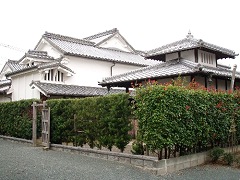 裏から見る吉原家住宅