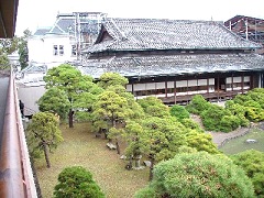 藩主一族や客人は正面の建物から池を愛でた