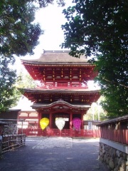 薦神社の楼門(重要文化財)