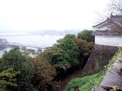 唐津城から舞鶴橋(手前)と松浦橋