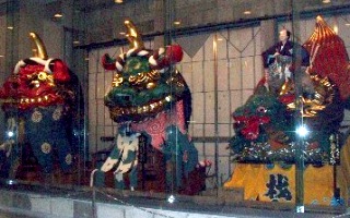 浦島太郎と亀(手前)の、くんち