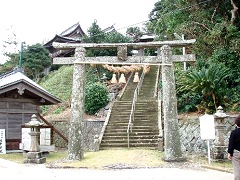 田島神社の頼光鳥居。佐賀県最古で、約1000前のもの