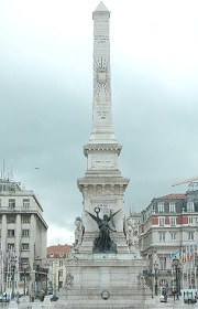 1640年スペインからの独立を記念して建てられたレスタウラドース広場の塔