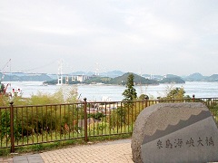 川のような潮の流れ。村上水軍が支配した来島海峡と大橋