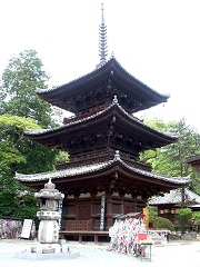 三重の塔(重文)