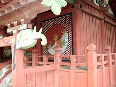 権現堂は象や龍で飾られている