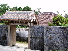 宮良殿内。古い石垣島の家
