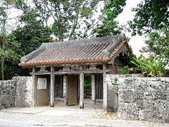 桃林寺。八重山で最古